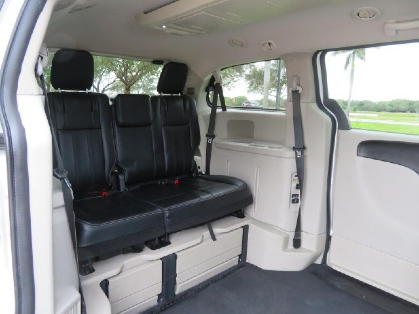 2014 White /Black Chrysler Town & Country (2C4RC1BG4ER) , located at 4301 Oak Circle #19, Boca Raton, FL, 33431, (954) 561-2499, 26.388861, -80.084038 - Photo#41